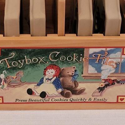Lot 163: Brown Bag Cookie Art Shortbread Molds 