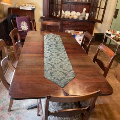 Lot 41 DR. Mahogany Duncan Phyfe drop-leaf dining table with pads and 6 chairs.  Table measures 79â€ x 38â€ fully opened; middle leaf...