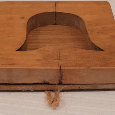 Lot 175: Wood Photo Frame and Wood and Marble Glass Night Light