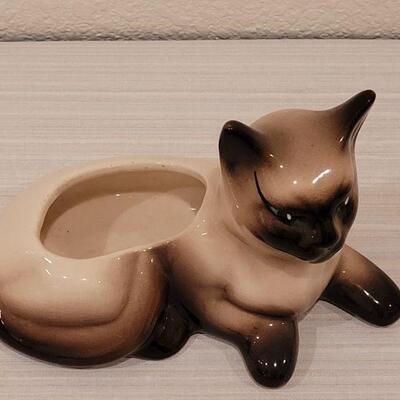 Lot 179: Siamese Cat Planter 