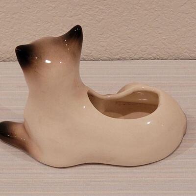 Lot 179: Siamese Cat Planter 