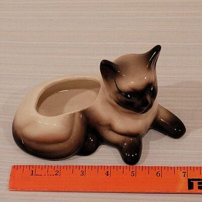 Lot 179: Siamese Cat Planter 