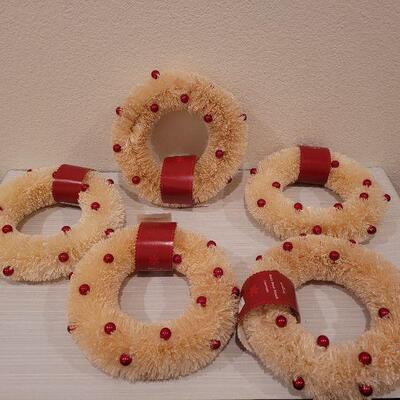 Lot 181: New Bottle Brush Wreaths (5)