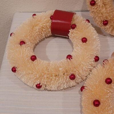 Lot 181: New Bottle Brush Wreaths (5)