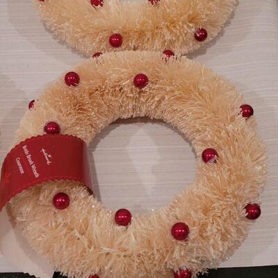Lot 181: New Bottle Brush Wreaths (5)