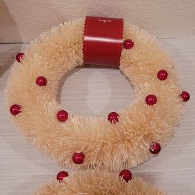Lot 181: New Bottle Brush Wreaths (5)