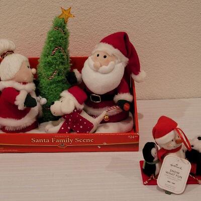 Lot 186: New Animated Christmas Deco