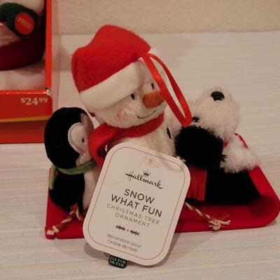 Lot 186: New Animated Christmas Deco