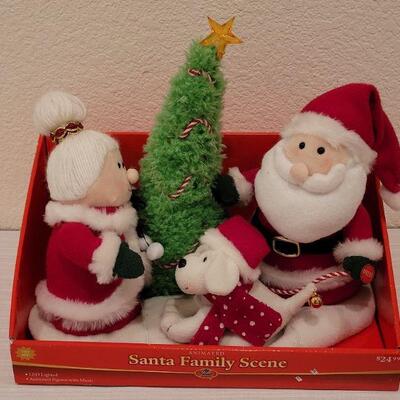 Lot 186: New Animated Christmas Deco
