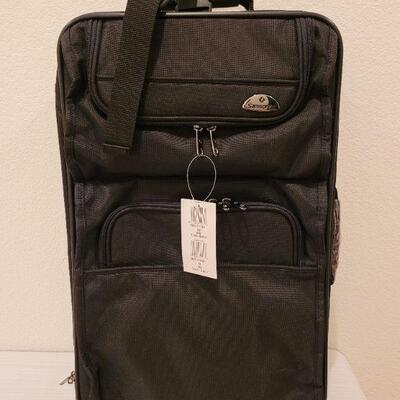 Lot 191: NEW Samsonite Carry On Luggage 