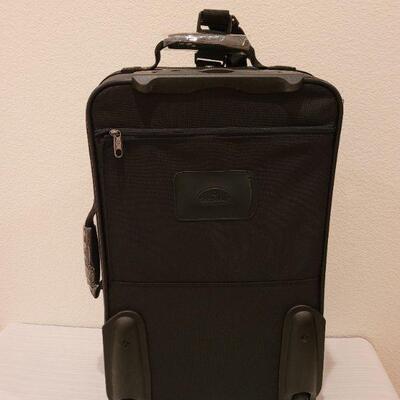 Lot 191: NEW Samsonite Carry On Luggage 