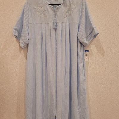 Lot 198: New Miss Elaine Zip Down House Coat/Dress