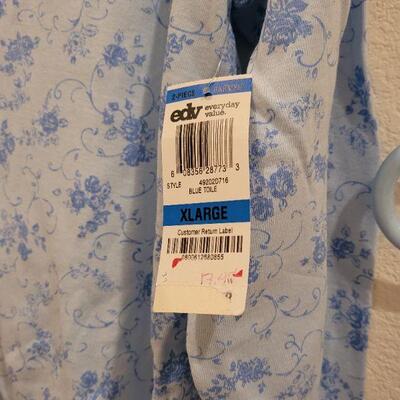 Lot 199: New Long Sleeve Button Down Pj Top and Pants Set