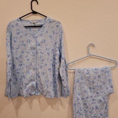 Lot 199: New Long Sleeve Button Down Pj Top and Pants Set
