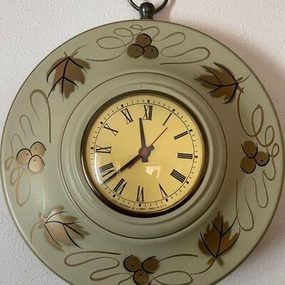 Vintage wall clock / electric 