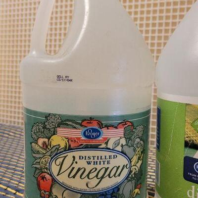 Lot 209: (2) New Distilled White Vinegar 1 Gallon 