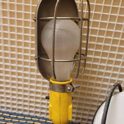 Lot 217: Vintagr Shop Light TESTED A+