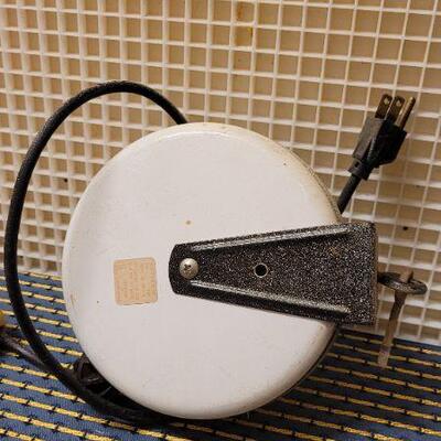 Lot 217: Vintagr Shop Light TESTED A+