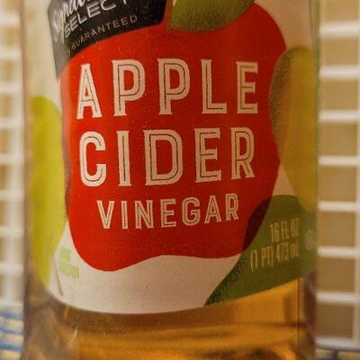 Lot 224: Assorted NEW White and Apple Cider VINEGAR 