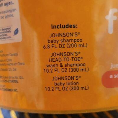 Lot 227: (2) New JOHNSON'S First Touch Baby Gift Sets