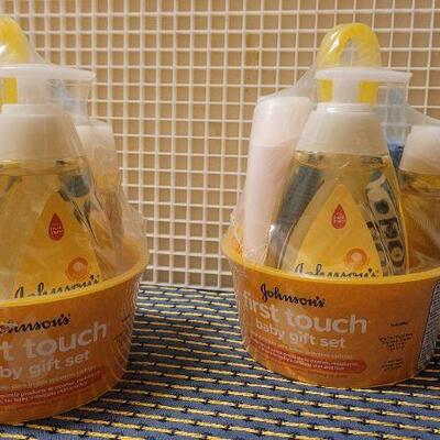 Lot 227: (2) New JOHNSON'S First Touch Baby Gift Sets