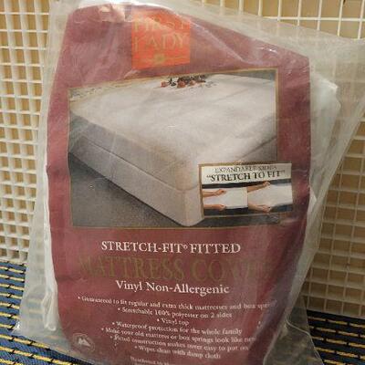 Lot 230: New QUEEN SIZE Stretch Fit Matress Cover NON-ALLERGENIC 
