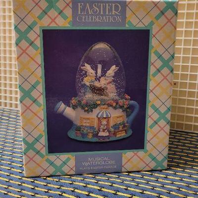 Lot 234: Vintage New Stock EASTER CELEBRATION Musical Waterglobe Plays EASTER PARADE