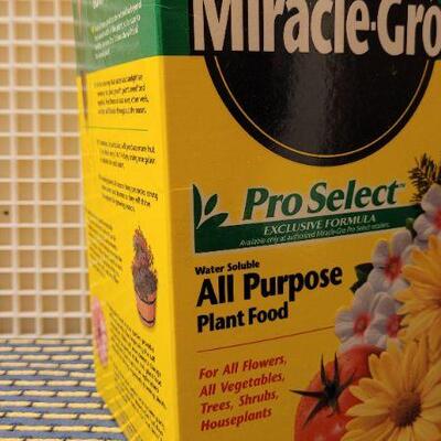 Lot 238: New MIRACLE GRO Pro Select All Purpose Plant Food