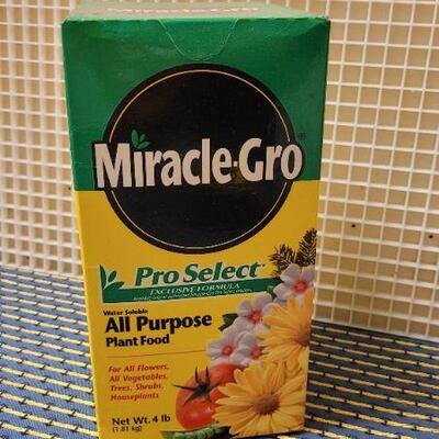 Lot 238: New MIRACLE GRO Pro Select All Purpose Plant Food