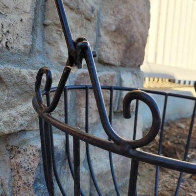 Lot 240: Large Garden Wire Deco Basket w/ Handle