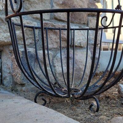 Lot 240: Large Garden Wire Deco Basket w/ Handle