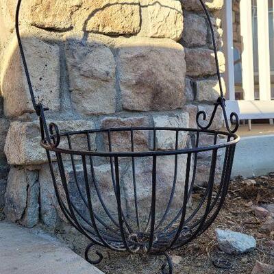 Lot 240: Large Garden Wire Deco Basket w/ Handle