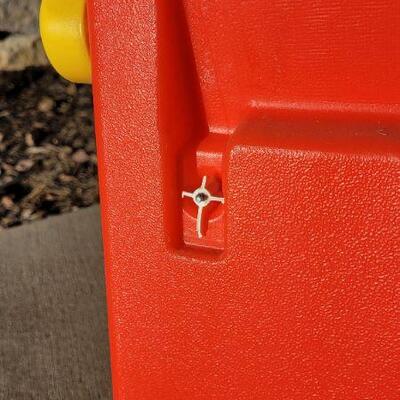 Lot 241: Vintage LITTLE TIKES Art Activity Easel