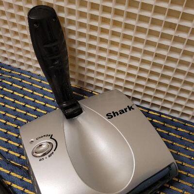 Lot 249: SHARK Wireless Rechargeable Hand Sweeper TESTED A+