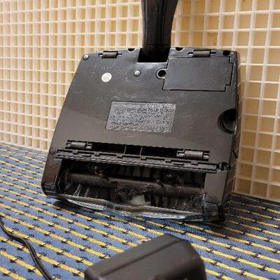 Lot 249: SHARK Wireless Rechargeable Hand Sweeper TESTED A+