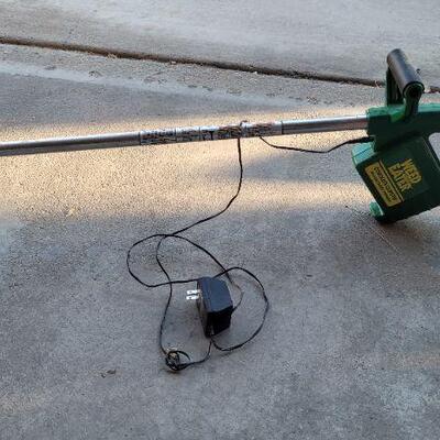 Lot 260: Vintage Cordless Rechargeable Weedeater w/ Charger TESTED A+ 