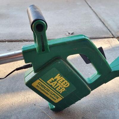 Lot 260: Vintage Cordless Rechargeable Weedeater w/ Charger TESTED A+ 