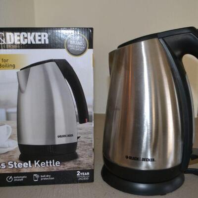 LOT 23 BLACK AND DECKER WATER KETTLE