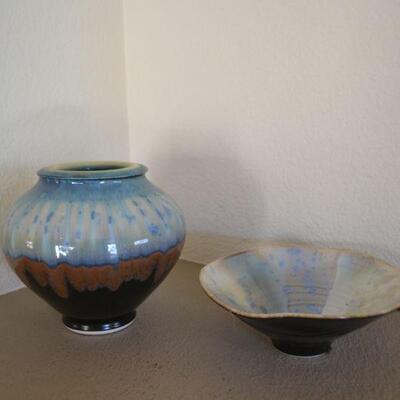 LOT 29  HOME DECOR VASE AND BOWLS