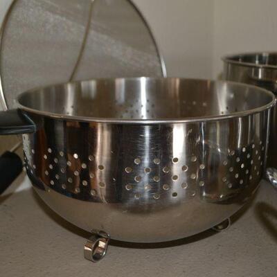 LOT 37  BOWLS AND STRAINERS
