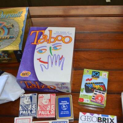 LOT 38   GAMES AND CARDS