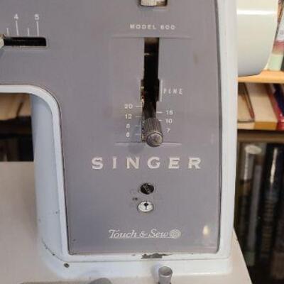 Singer Touch & Sew Sewing Machine model 600