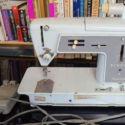 Singer Touch & Sew Sewing Machine model 600