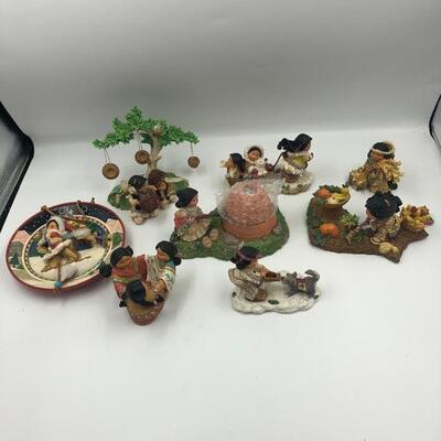 Collection of 33 Friends of the Feather figurines 