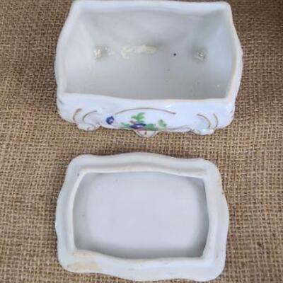 Vintage Japan hand made cigarette box with ashtray lid. Hand painted