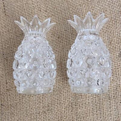 Vintage LE Smith Scottie dog creamer and pair of Godinger pineapple salt & pepper shakers. 