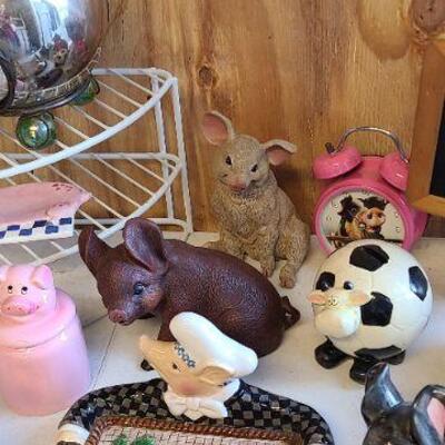 Pig Lot 4 including Department 56 Jam-Bon pig serving tray with spreaders