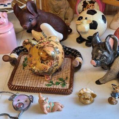 Pig Lot 4 including Department 56 Jam-Bon pig serving tray with spreaders