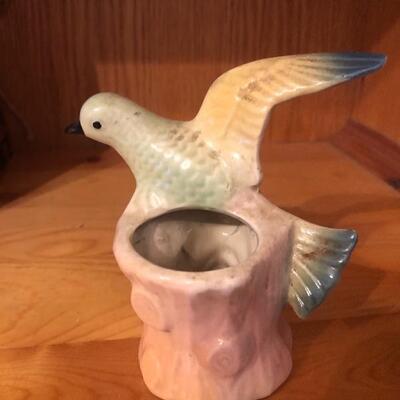 Sweet vintage flying bird vase 