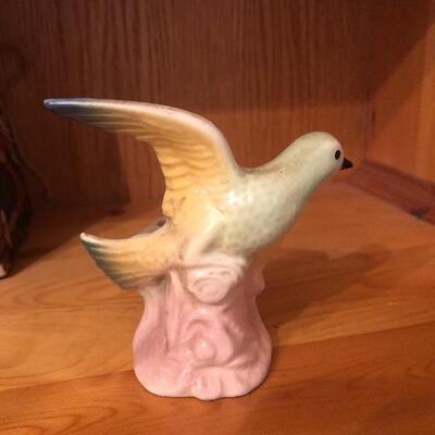 Sweet vintage flying bird vase 